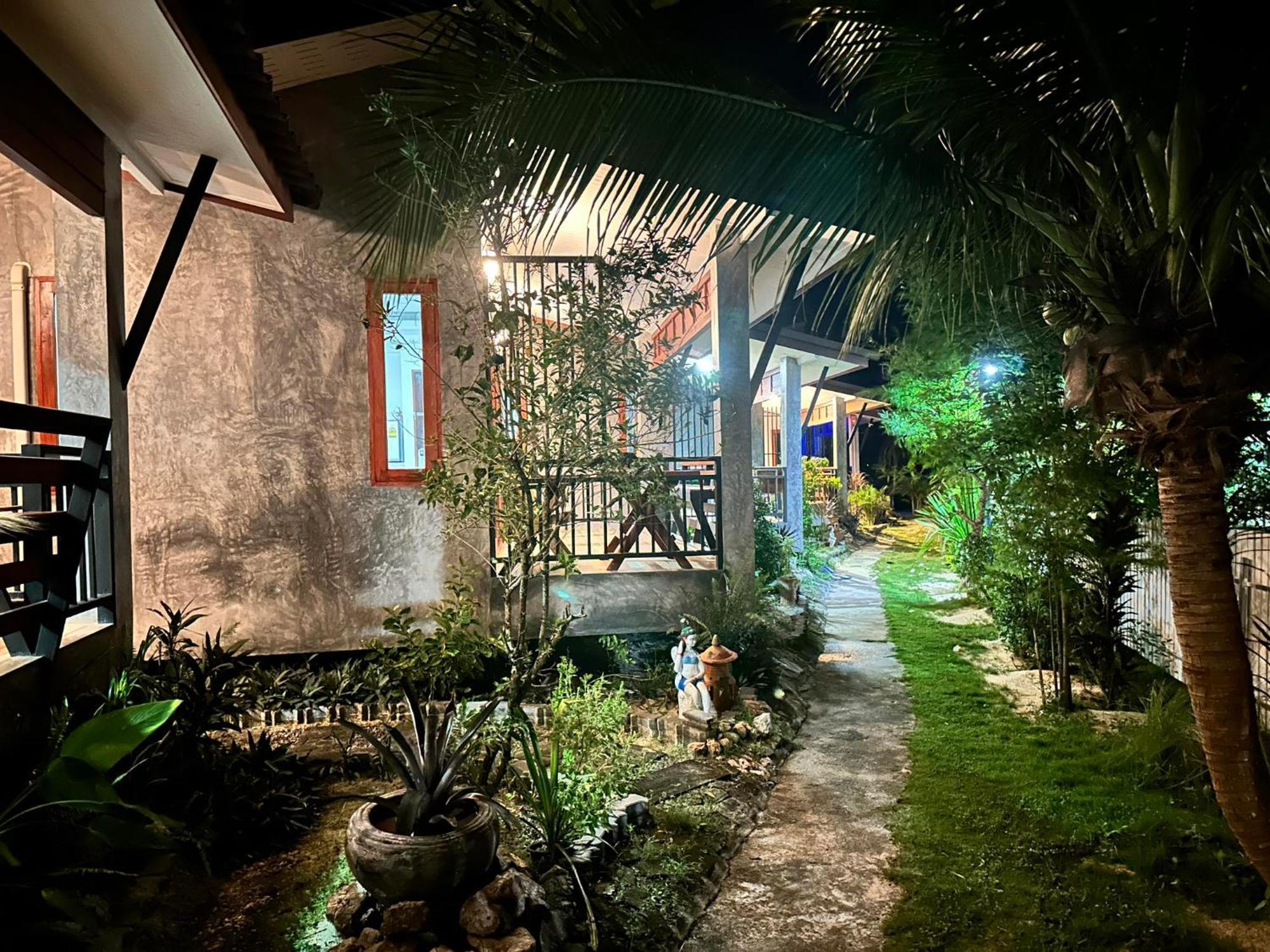 Ibiza Bungalows Haad Yao Bagian luar foto