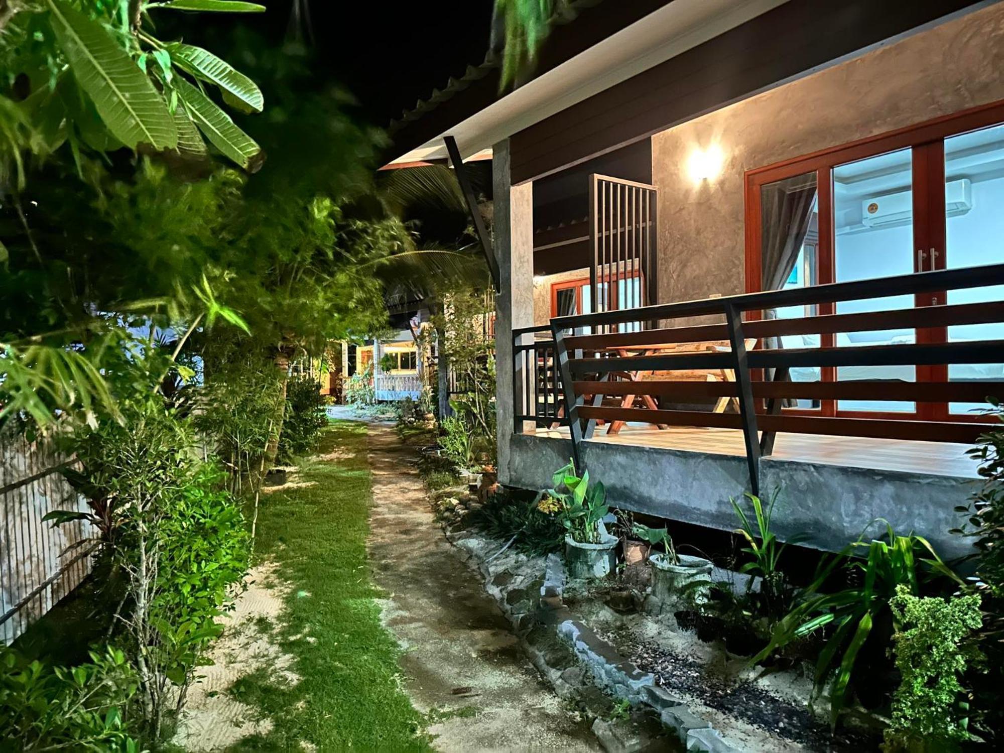 Ibiza Bungalows Haad Yao Bagian luar foto