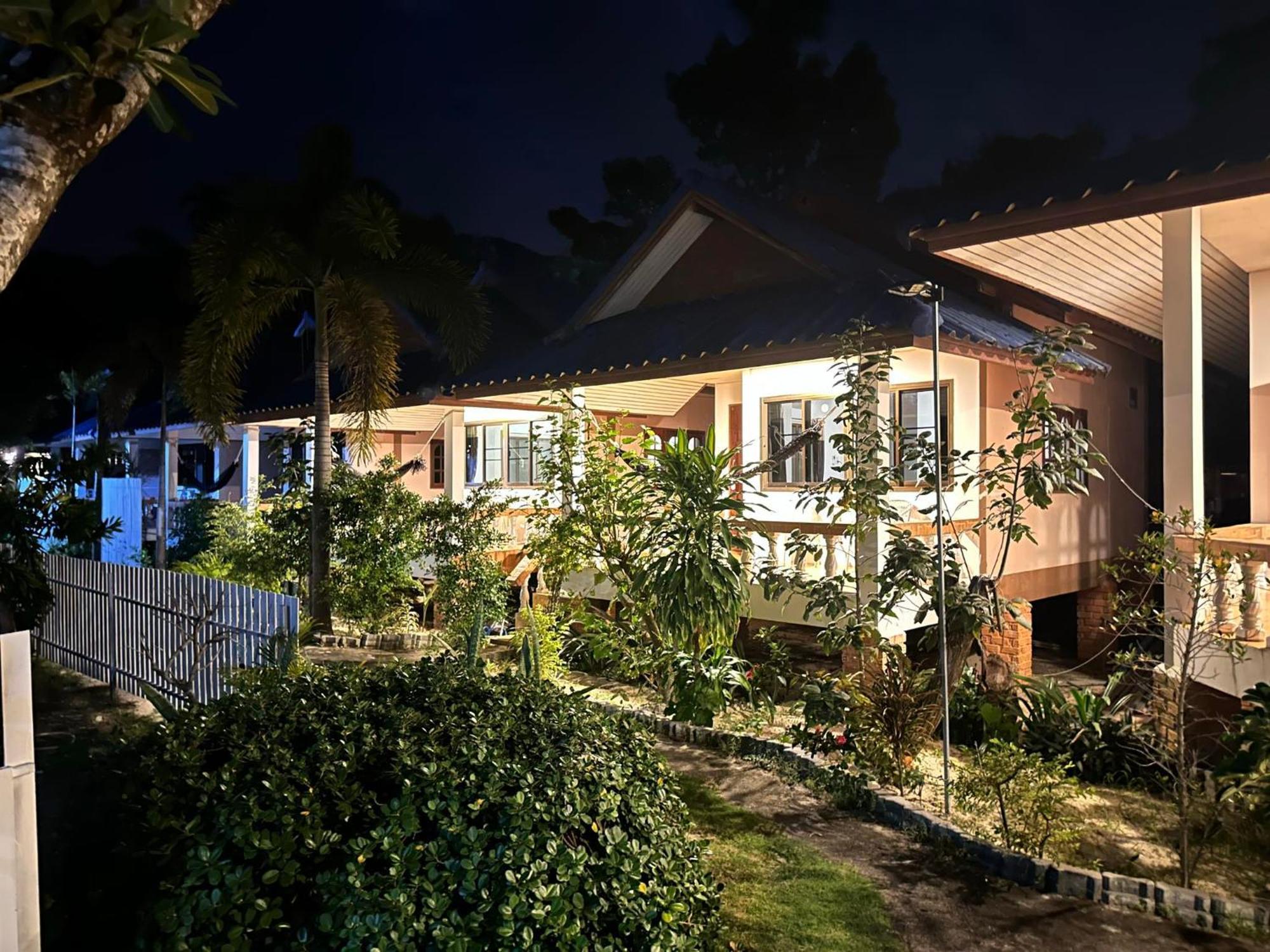 Ibiza Bungalows Haad Yao Bagian luar foto