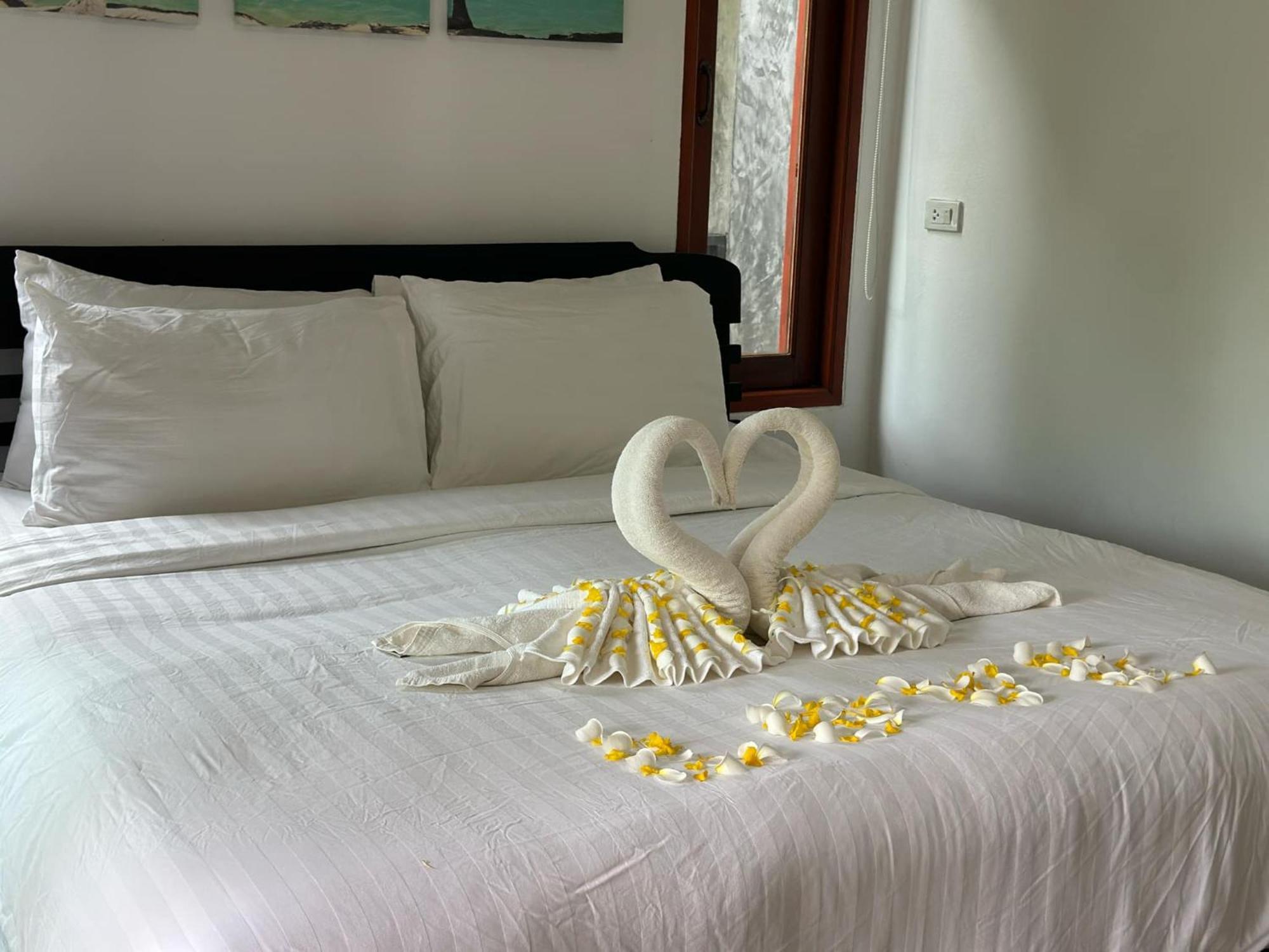 Ibiza Bungalows Haad Yao Bagian luar foto